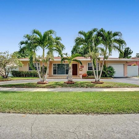 Luxury Rattan Getaway Villa Miami Exterior photo