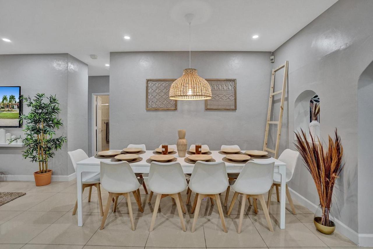 Luxury Rattan Getaway Villa Miami Exterior photo