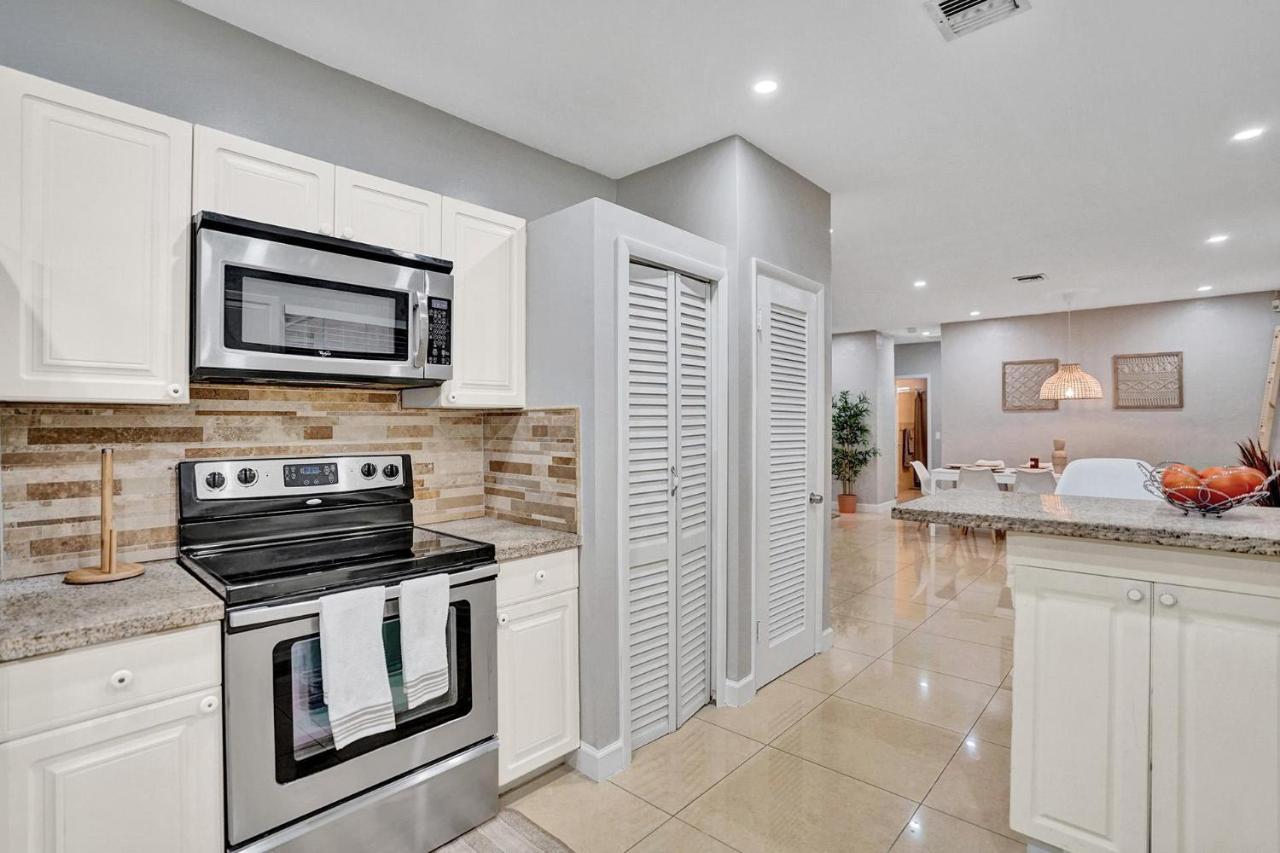 Luxury Rattan Getaway Villa Miami Exterior photo